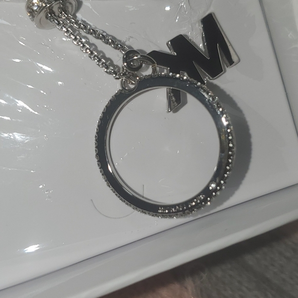 MICHAEL KORS NECKLACE CIRCLE W/LOGO MK - Picture 6 of 8